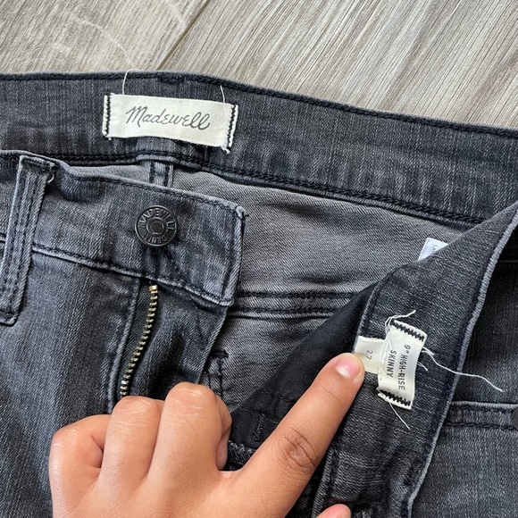 Madewell Women's size 27 9" High Rise Skinny Black‎ Distressed Jeans - Picture 6 of 8